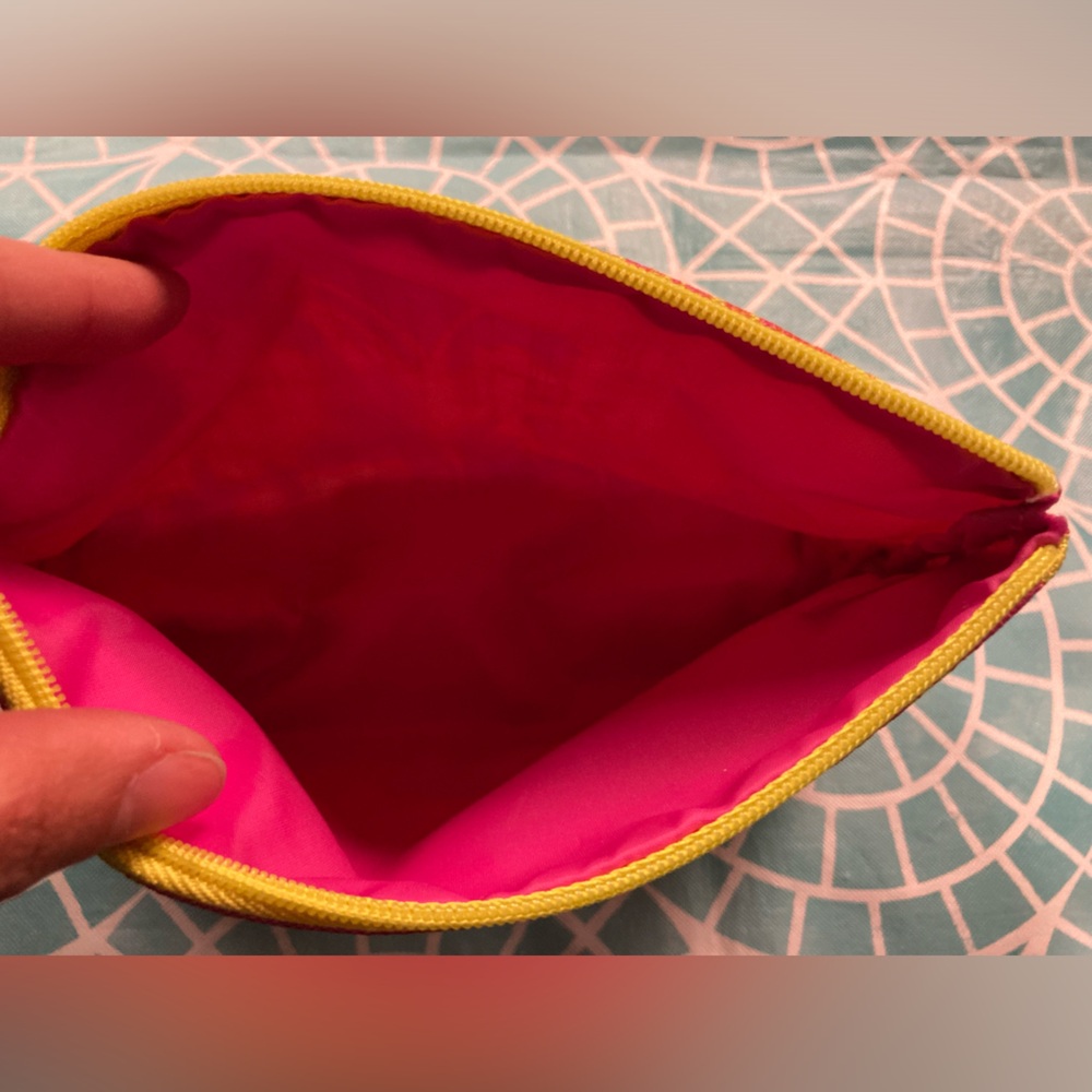 ๐TODAY**$8**NWOT designer cosmetic bag w/bright yellow flowers on hot pink bkgd - Picture 5 of 5